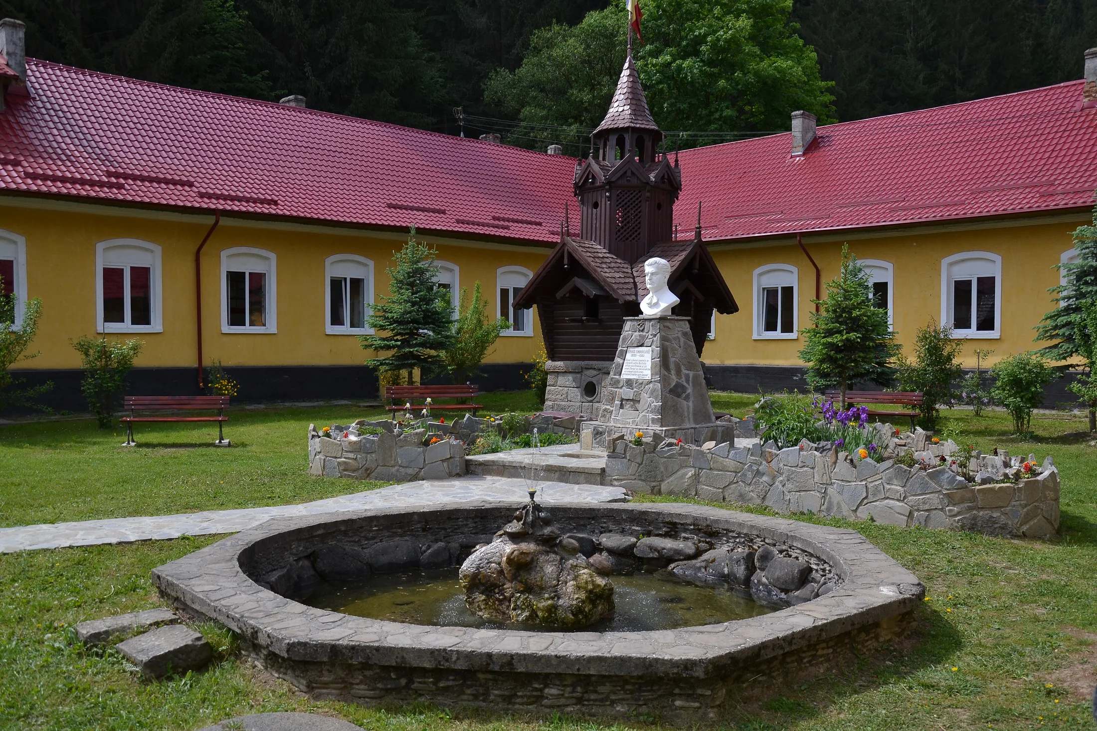 Camere de închiriat CĂPRIOARA